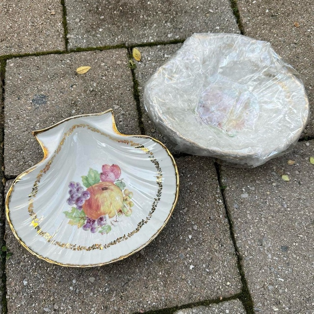 COPY - Vintage White and Gold bowls.